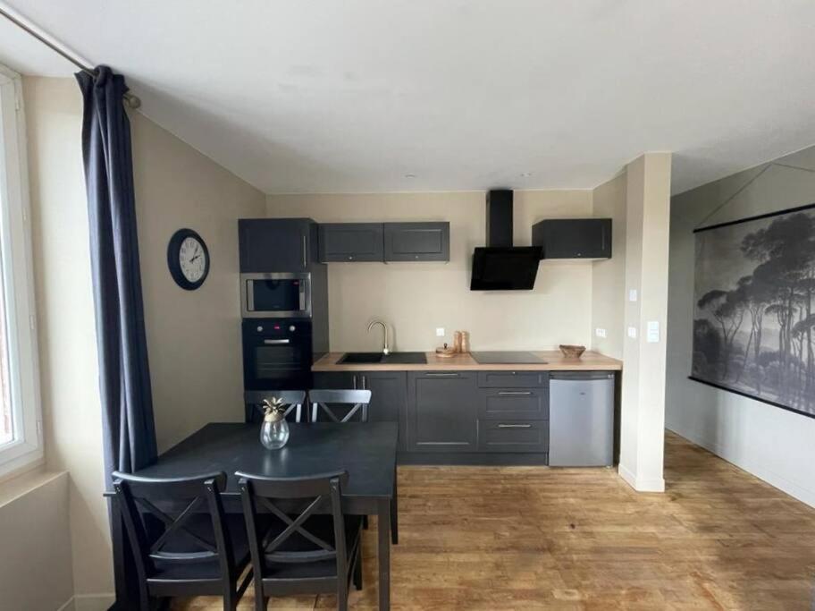 Brive Terrace Retreat: Central Comfort with Free Parking Exterior photo
